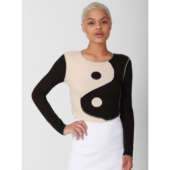 Yin/Yang Crop Top Size M Black & Beige Colorblocked Fitted Longsleeve FOREVER 21 - Picture 1 of 10